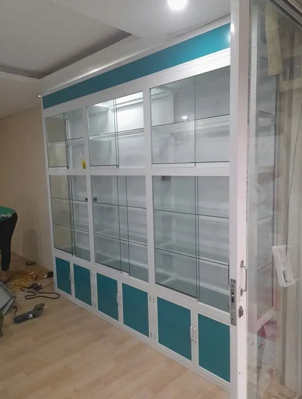 Báo giá tủ nhôm kính, tủ bếp nhôm kính đẹp giá rẻ 2026 20 mẫu tủ nhôm kính được nhiều chủ cửa hàng lựa chọn nhờ sự bền bỉ