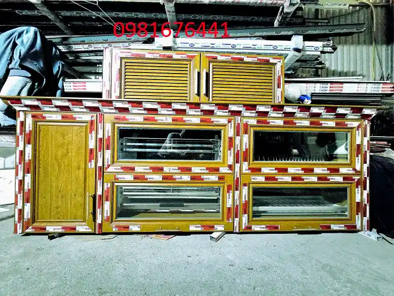 tủ bếp nhôm kính tại xưởng