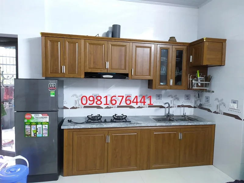 Tủ bếp nhôm kính không gian hẹp_ màu vân gỗ