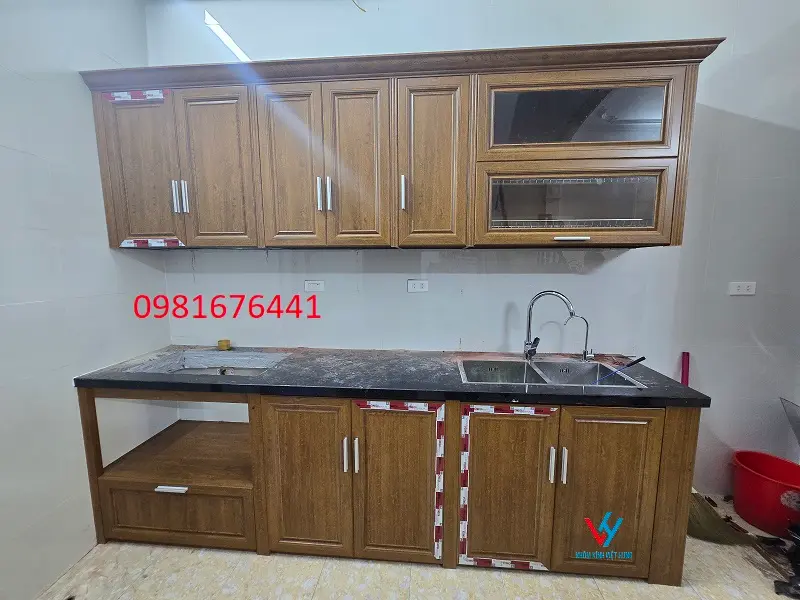 Tủ Bếp Nhôm Kính giúp căn bếp trông sang trọng mà vẫn tiết kiệm chi phí.