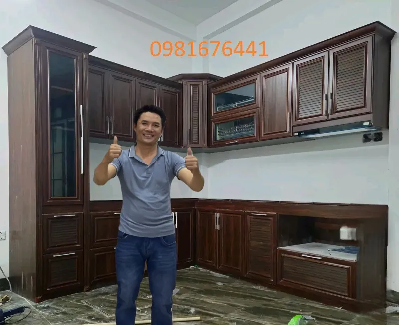 tu bep nhom kinh mau van go trac 98