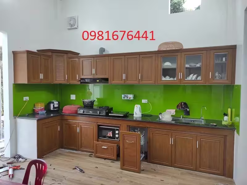 Tủ bếp nhôm kính vân gỗ chắc chắn đẹp tại Hà Nội