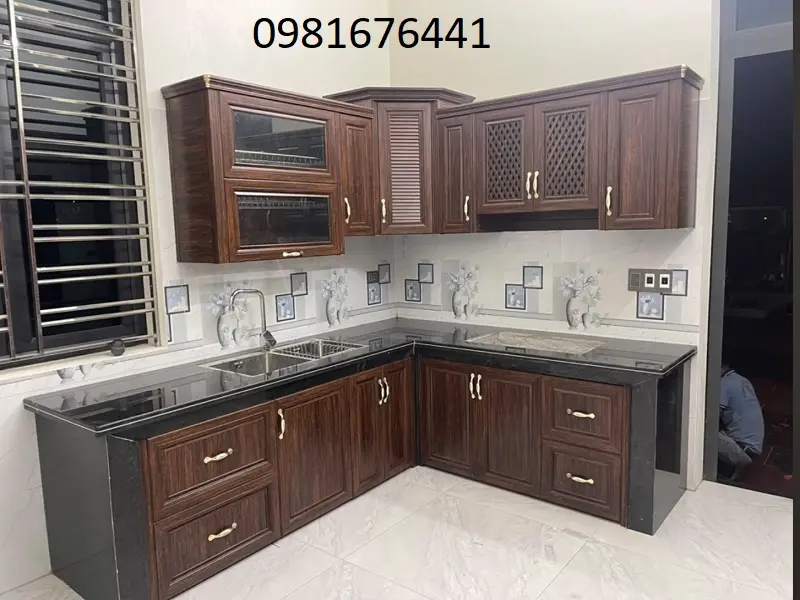 tủ bếp nhôm kính màu vân gỗ