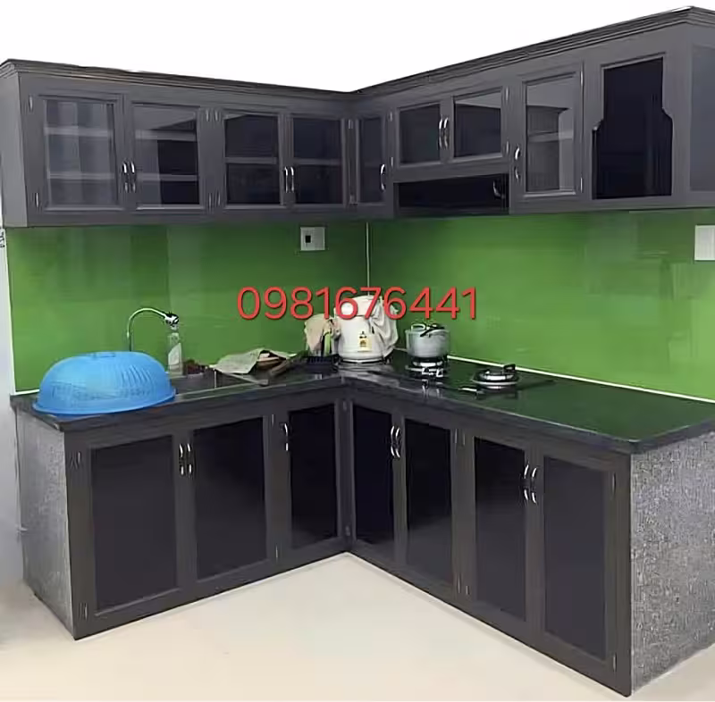 tủ bếp nhôm kính màu đen