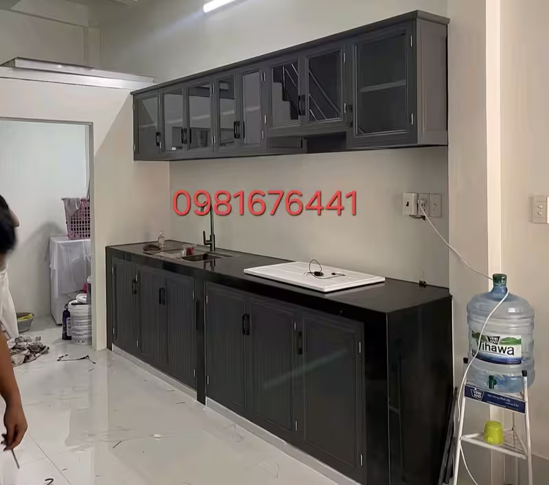 Tủ Bếp Nhôm Kính màu ghi bởi sự mới mẻ và khác biệt
