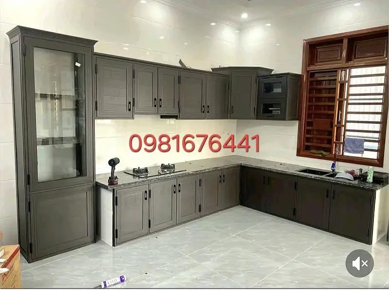Tủ bếp nhôm màu xám