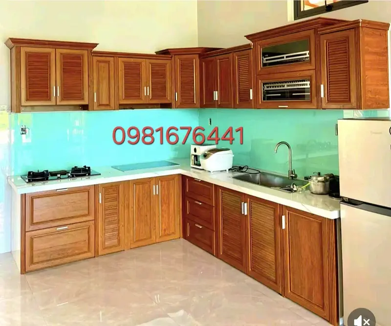 tủ bếp nhôm chữ l màu vân gỗ